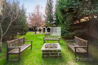 Villa di 443 m² con più di 5 locali a Milano