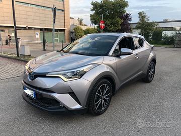 Toyota CHR + Treno gomme di ricambio con cerchi