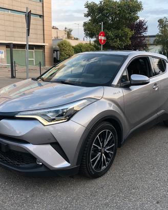 Toyota CHR + Treno gomme di ricambio con cerchi