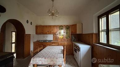CASA SEMINDIPENDENTE A ARPINO