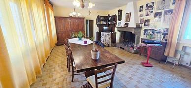 Villa di 440 m² con più di 5 locali e box auto a M