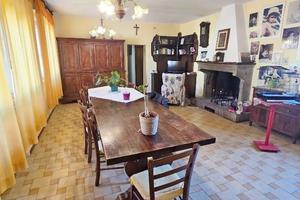 Villa di 440 m² con più di 5 locali e box auto a M