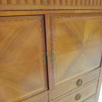 Cassettiere in legno tarsiato