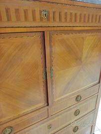 Cassettiere in legno tarsiato