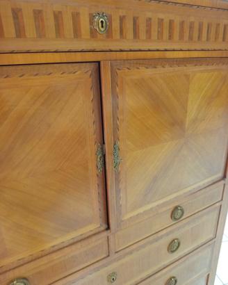 Cassettiere in legno tarsiato