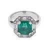 anello-in-oro-con-smeraldo-e-diamanti