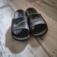 Ciabatte nere della nike