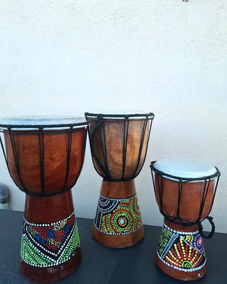 set di 3 tamburi djembe in legno dipinto a mano