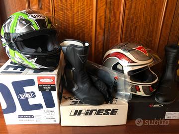 caschi e abbigliamento moto