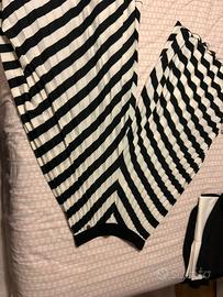 Pantaloni a righe bianche e nere
