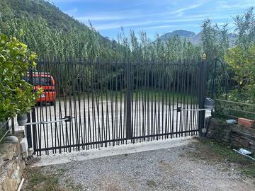 Cancello elettrico e cancelleto