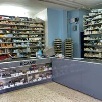 Banchi e Scaffalature x Negozio Ricambi