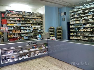 Banchi e Scaffalature x Negozio Ricambi