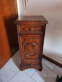 comodino in legno