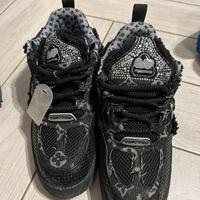 Louis Vuitton, skate per Swarovski