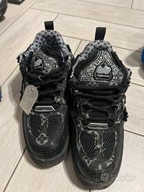 Louis Vuitton, skate per Swarovski