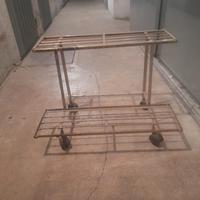 Carrello portavasi a due piani