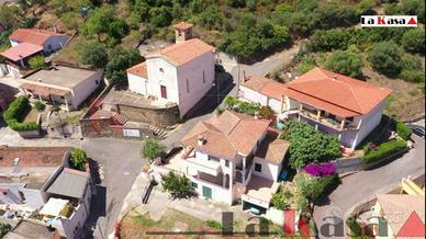 Casa singola con vista mare composta da 2 trilocal