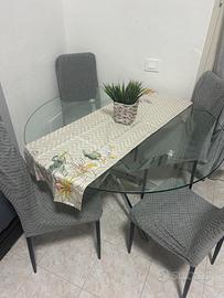 Tavolo elegante in vetro