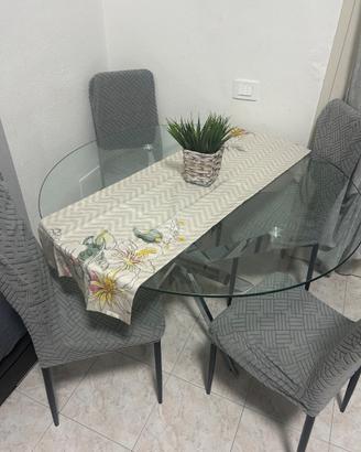 Tavolo elegante in vetro