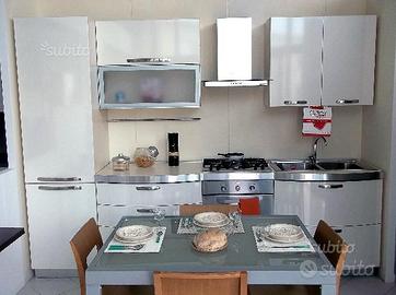 Cucina componiblie mobili esposizione
