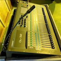 Mixer Digitale ALLEN & HEATH QU-32 con flycase