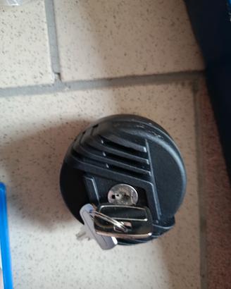 tappo serbatoio auto 