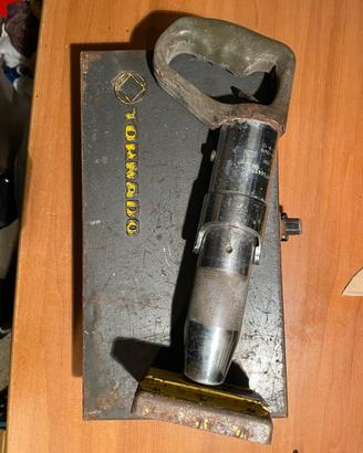 Pistola sparachiodi Tornado T6