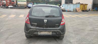 Portellone Paraurti fanali posteriori Dacia Sander