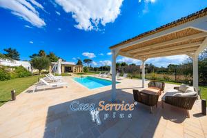 Matino – Villa indipendente con piscina e giardino