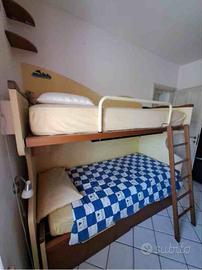 Letto a castello con sistema a ribalta