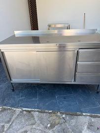 Tavolo armadiato profess. acciaio inox AISI 304