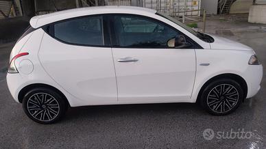 Lancia ypsilon ybrid