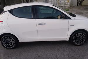 Lancia ypsilon ybrid