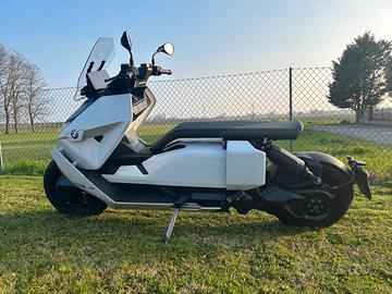 BMW CE 04 scooter elettrico