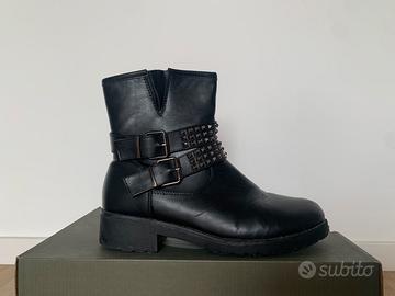 STIVALETTI  Biker colore nero da donna con borchie