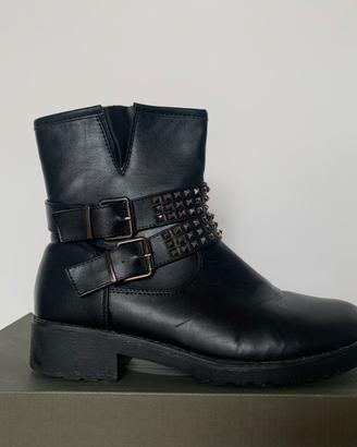 STIVALETTI  Biker colore nero da donna con borchie