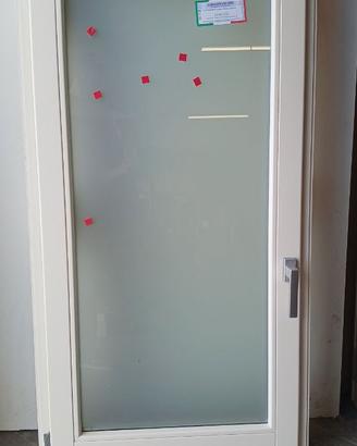 Finestra in legno per bagno