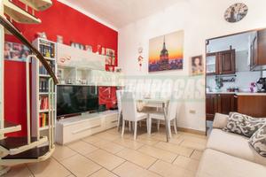 3 locali su Due Livelli con Balcone e Box