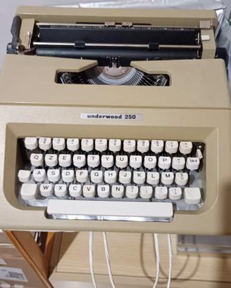 macchina da scrivere Underwood 250