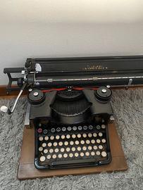 Macchina da scrivere Olivetti