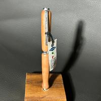 Penna artigianale in legno lavorata al tornio