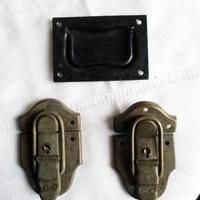 Due serrature con maniglia