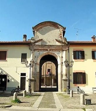 Sedriano quadrilocale 700 euro balcone box cantina