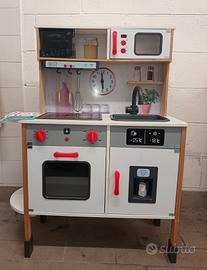 Cucina giocattolo in legno 