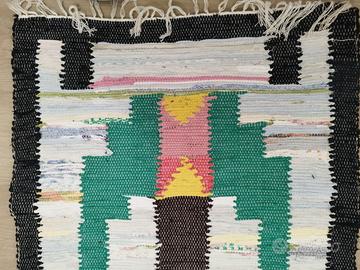 Tappeto fatto a mano a telaio