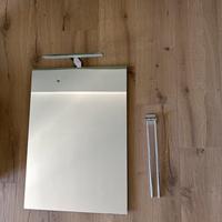 Specchio bagno con led e porta asciugamano