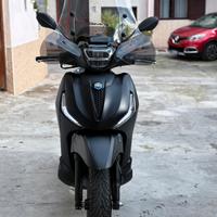 Piaggio Beverly 300 Deep Black