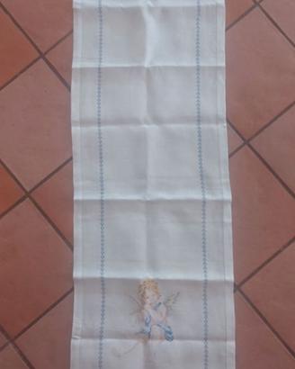 tende fatte a mano ricamate a punto croce