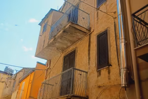 Casa indipendente aragona via a. volta 20
